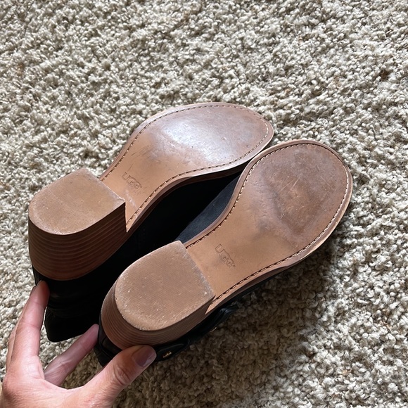 UGG Elora boot.  Black.  Size 7.  Womens boot. - Picture 7 of 10